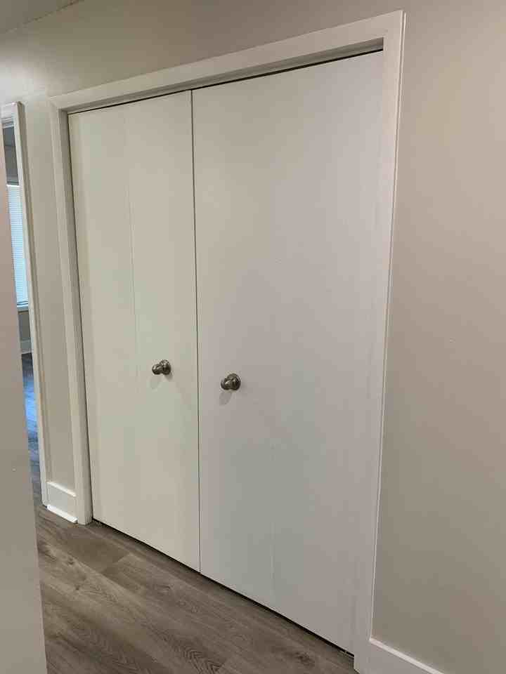 The Woodlands - Photo 6 of 37