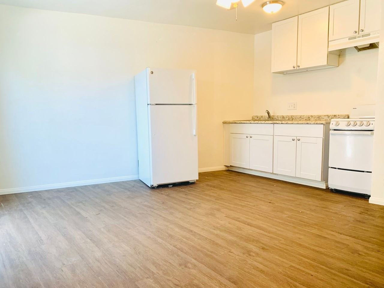 825 Niantic Ct #3 - Photo 4 of 17