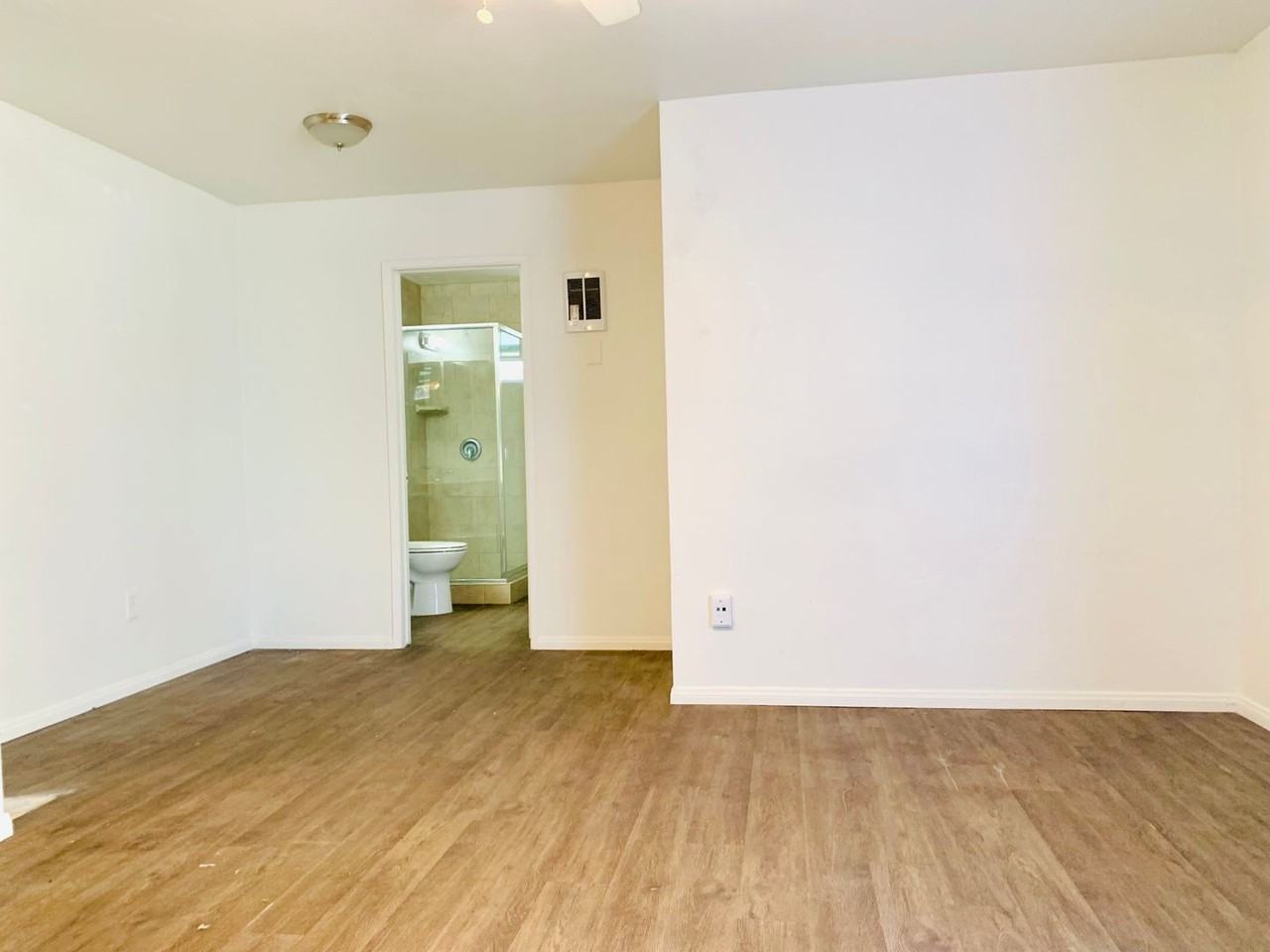 825 Niantic Ct #3 - Photo 6 of 17