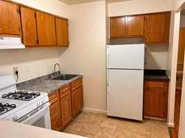 featured image of 907 W 7th St