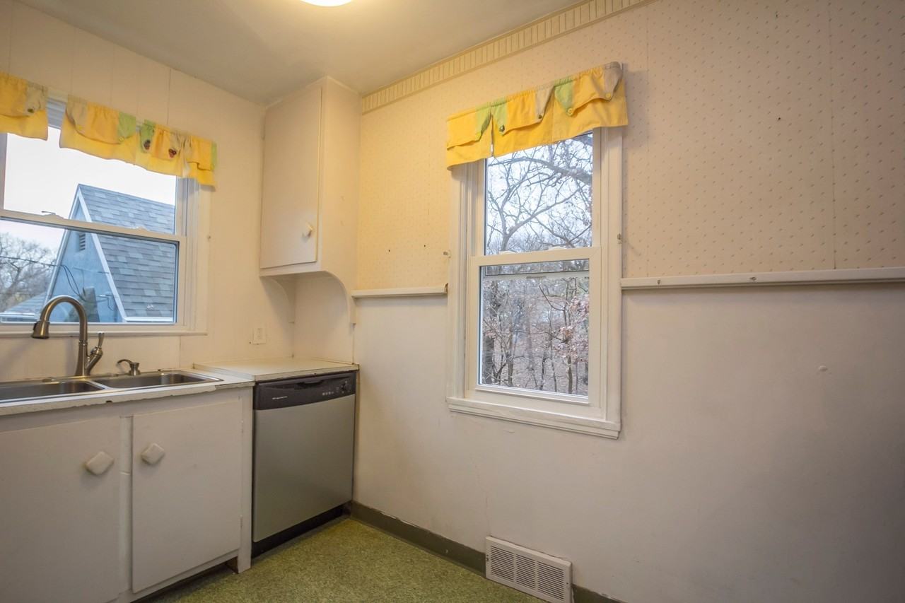 2514 Adams Ave - Photo 3 of 15