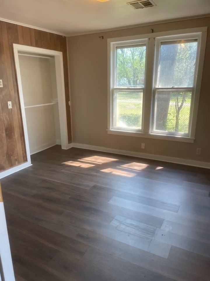 1016 S Armstrong Ave - Photo 3 of 14