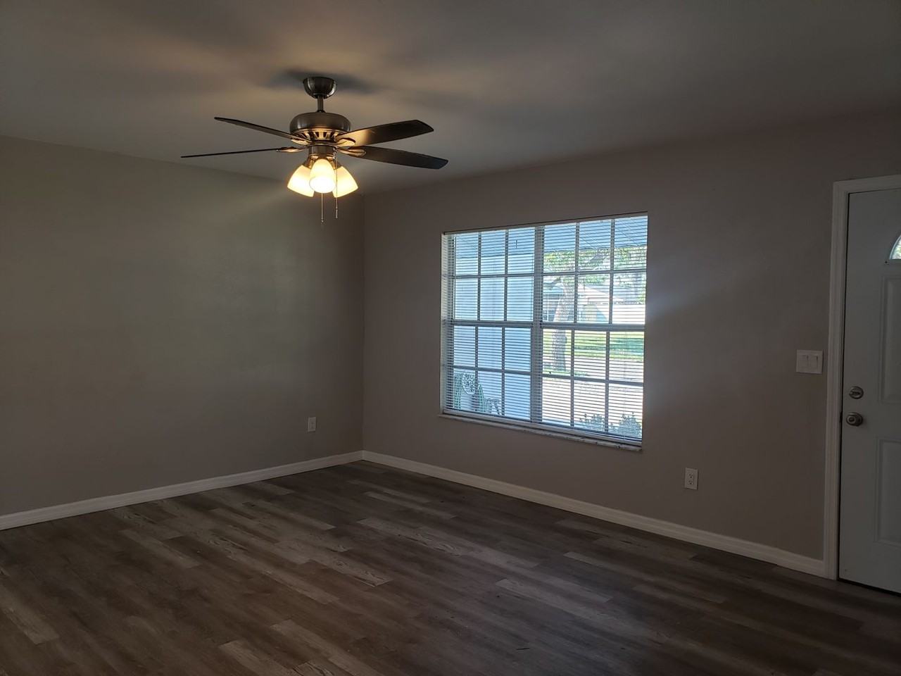 4433 Mckibben Dr - Photo 5 of 26