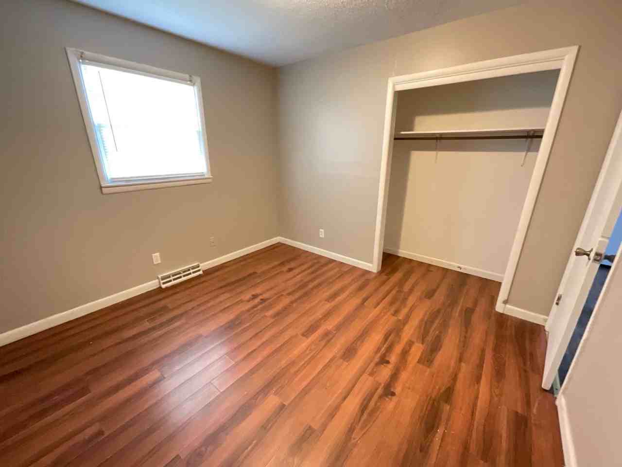 2445 N Franklin Ave - Photo 2 of 9