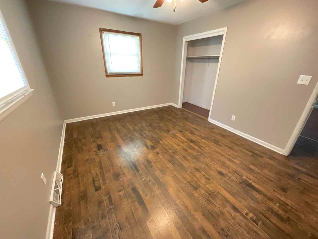 2445 N Franklin Ave - Photo 3 of 9