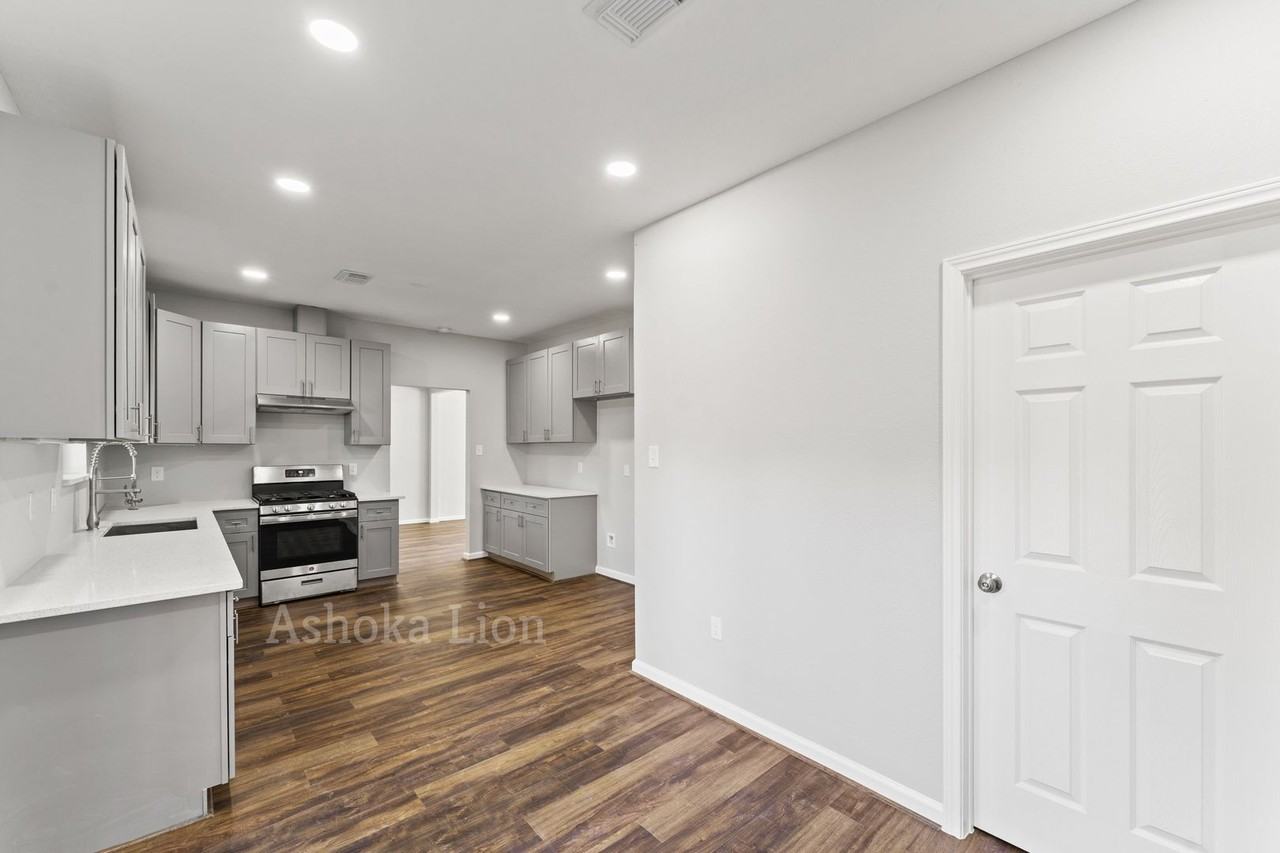 4826 Brooklawn Dr - Photo 7 of 31