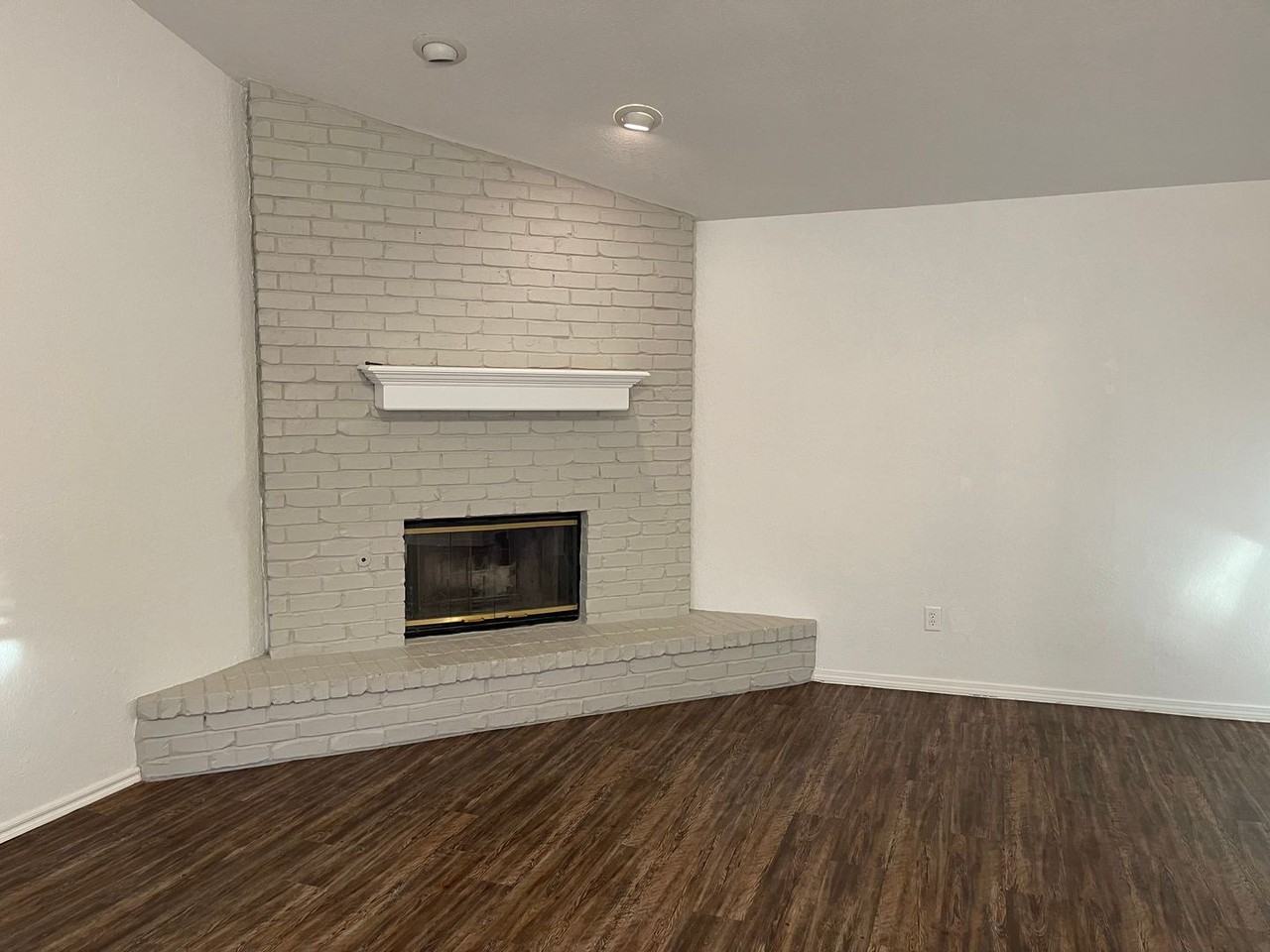 1304 Pennington Ave - Photo 2 of 15