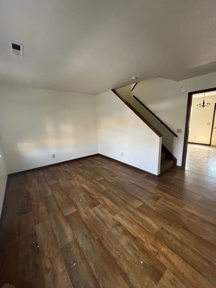1621 Buttonwood Ct - Photo 3 of 11