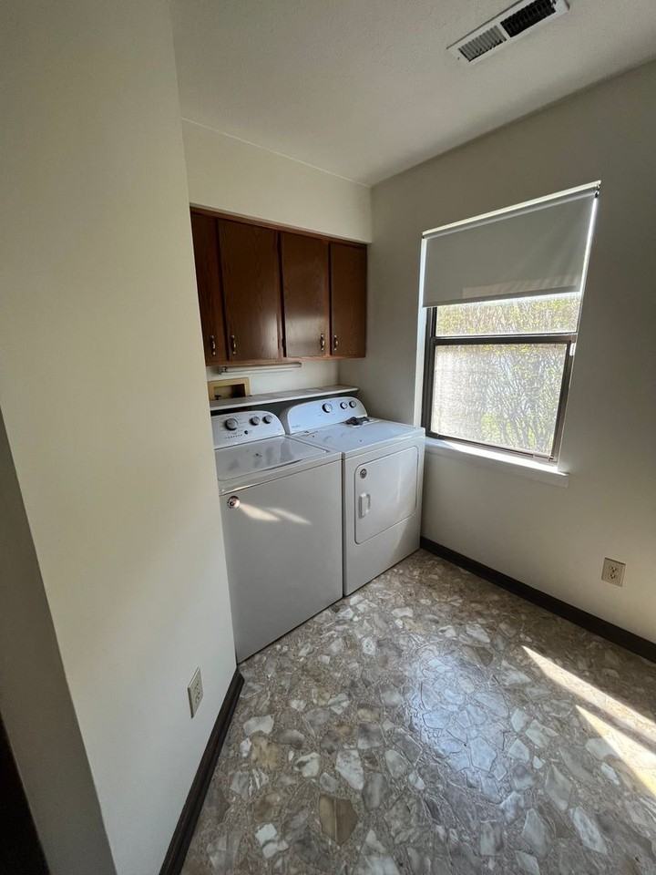 1621 Buttonwood Ct - Photo 6 of 11