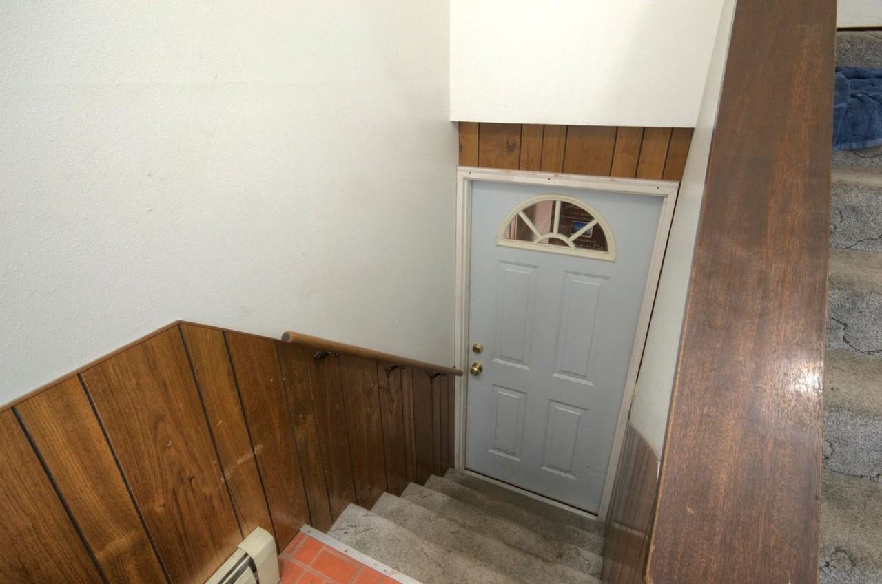 2236 1/2 36th St - Photo 2 of 8