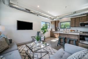 featured image of 560/562 Cleveland St.