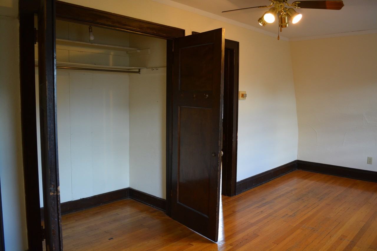 Stowell Manor - Photo 4 of 7