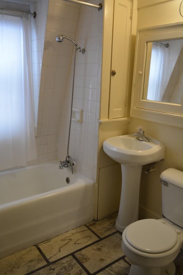 Stowell Manor - Photo 5 of 7