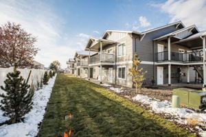 featured image of 380 E Kathleen Ave