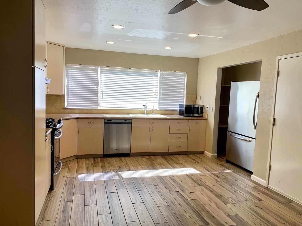 820 Lombard Way - Photo 3 of 13