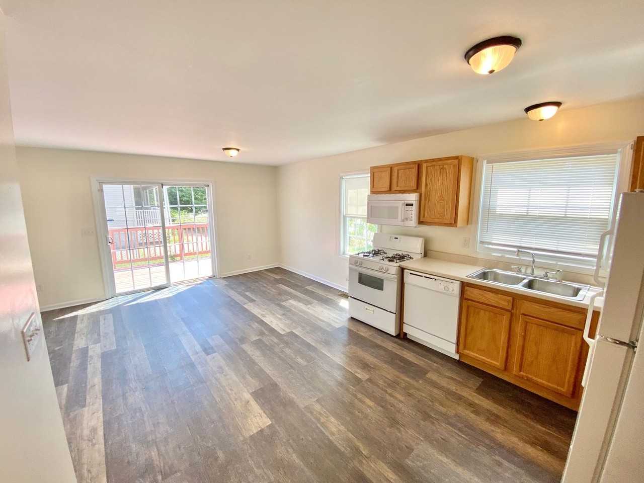 105-107 Orleans St - Photo 3 of 22