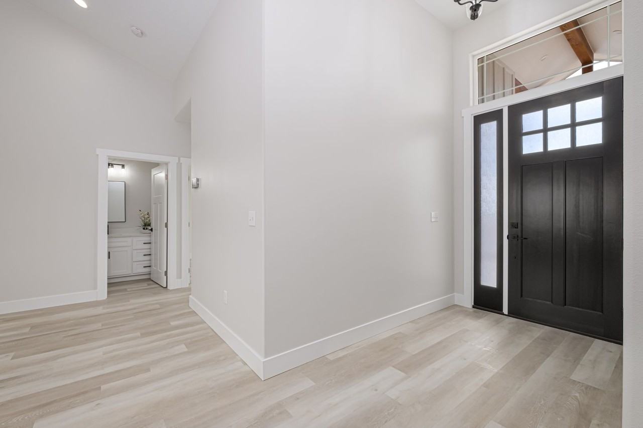 711 L St Sw - Photo 3 of 21