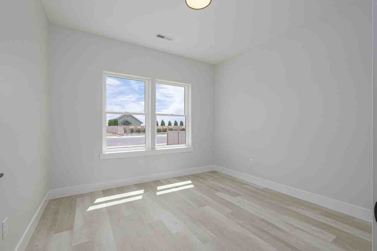 711 L St Sw - Photo 4 of 21