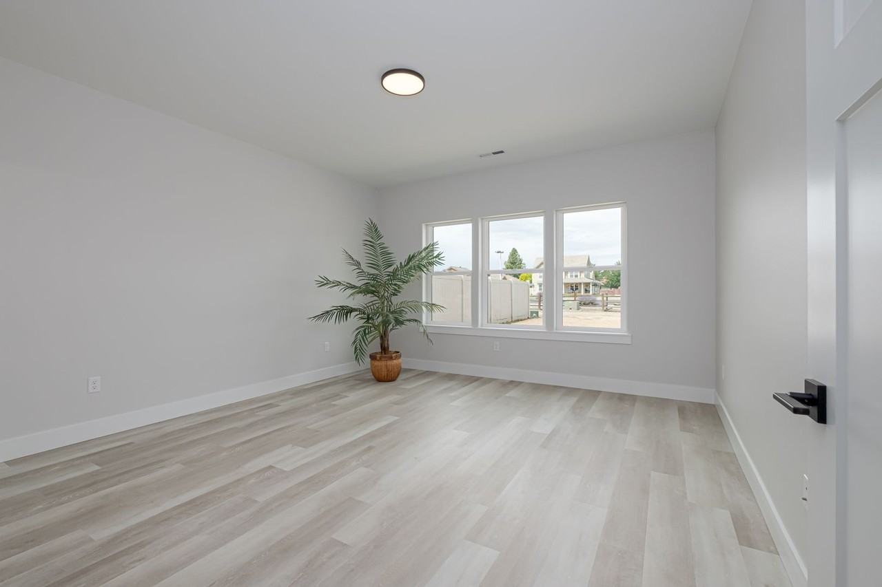 711 L St Sw - Photo 5 of 21