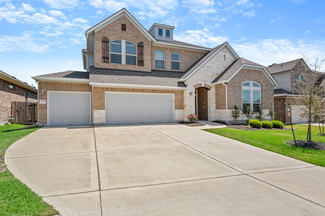 20317 Martin Ln - Photo 2 of 40