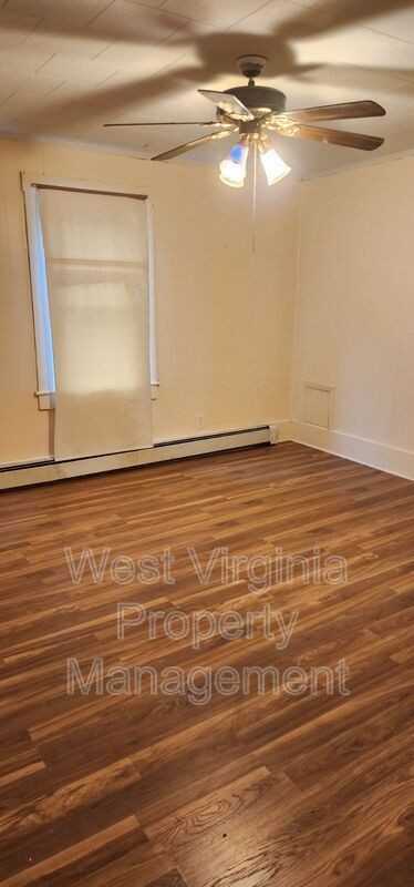 277 Robinson St - Photo 7 of 8