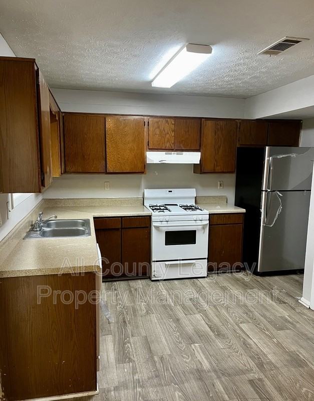 2946 Spruce Cir - Photo 4 of 13