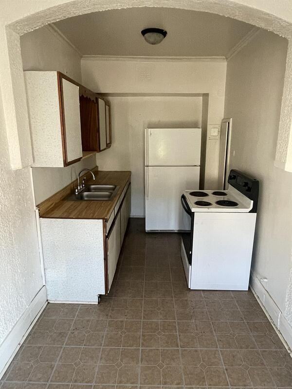 403 N 4th St - Photo 3 of 11