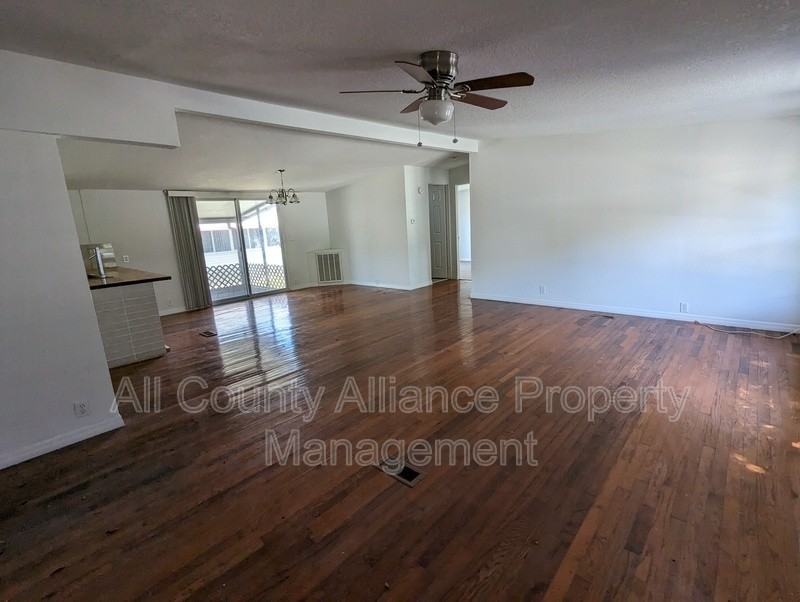 34335 Lodge Dr - Photo 4 of 31