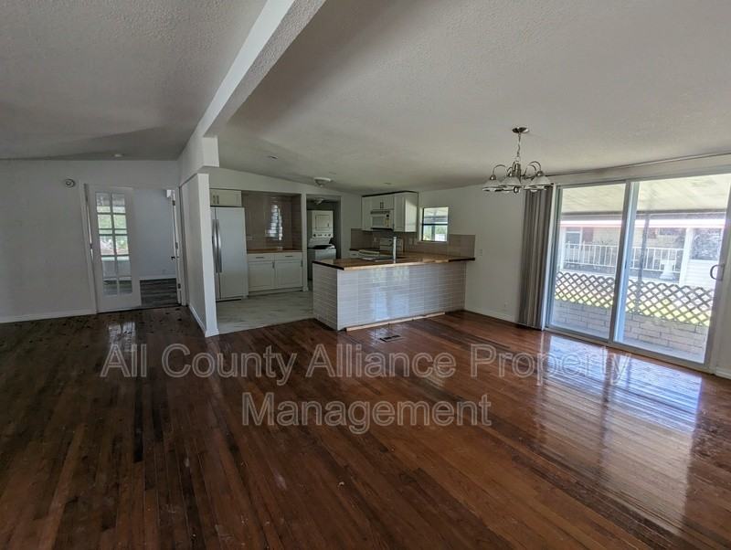 34335 Lodge Dr - Photo 5 of 31
