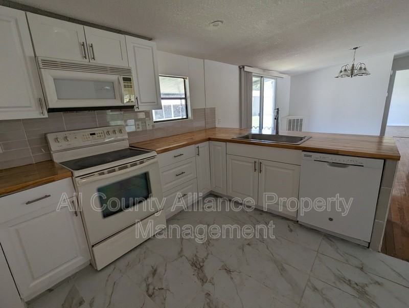 34335 Lodge Dr - Photo 6 of 31