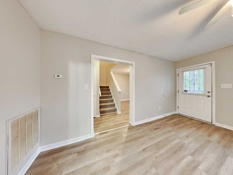 729 Cooper St Sw - Photo 2 of 21