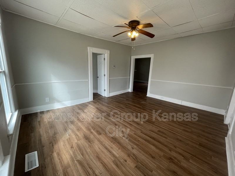 604 S Market St - Photo 3 of 22