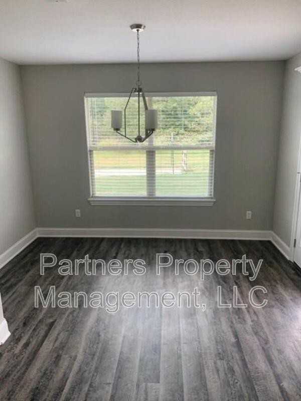 1521 N Dawes St - Photo 3 of 10