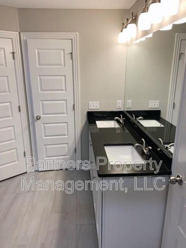 1521 N Dawes St - Photo 6 of 10