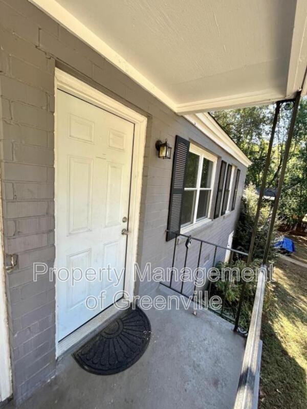 326 Loop St #B - Photo 2 of 10