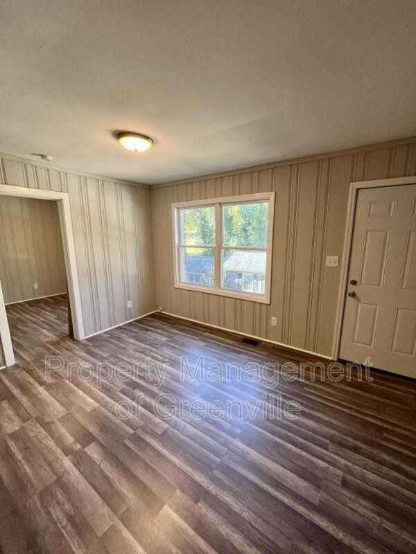 326 Loop St #B - Photo 3 of 10