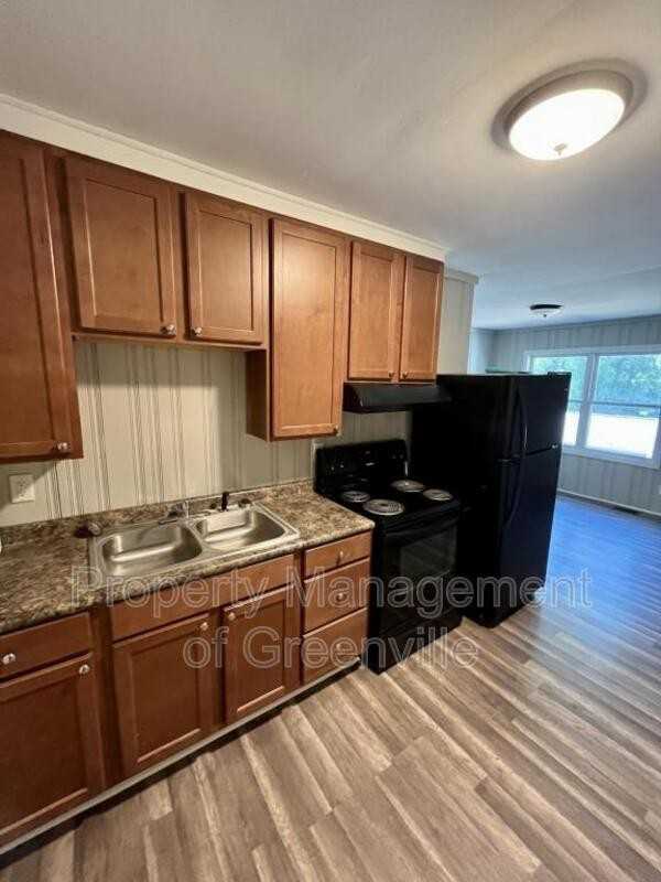 326 Loop St #B - Photo 5 of 10