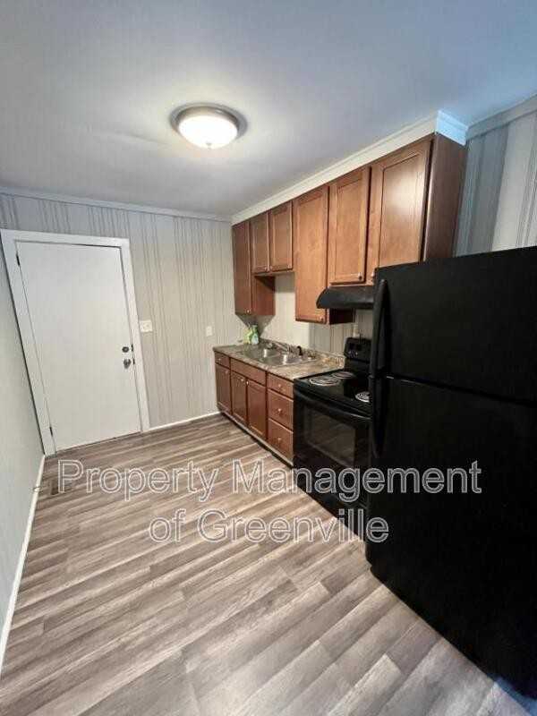 326 Loop St #B - Photo 6 of 10