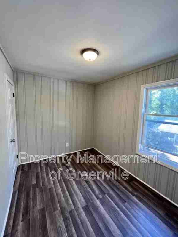 326 Loop St #B - Photo 7 of 10