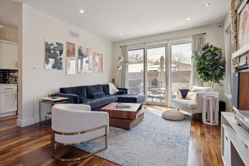 1701 S Grant St - Photo 3 of 37