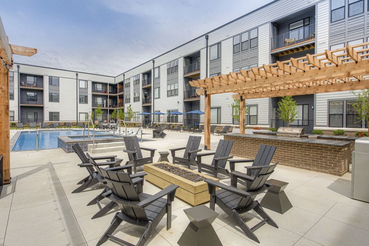 Pullman Pointe - Photo 7 of 50