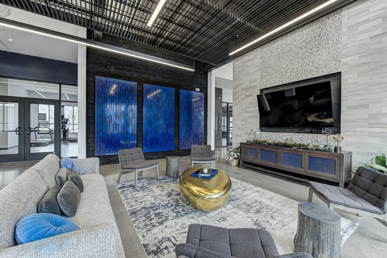 Pullman Pointe - Photo 5 of 50