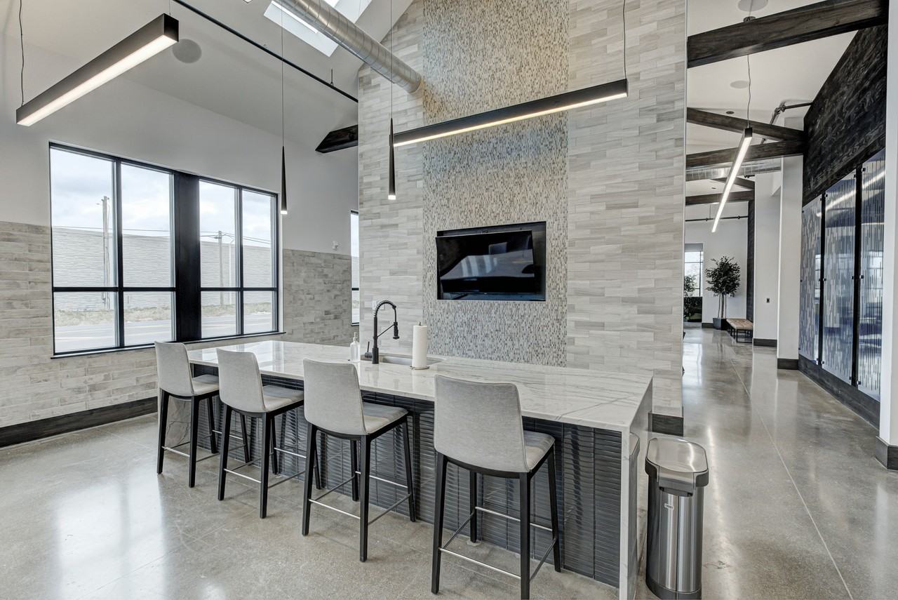 Pullman Pointe - Photo 6 of 50