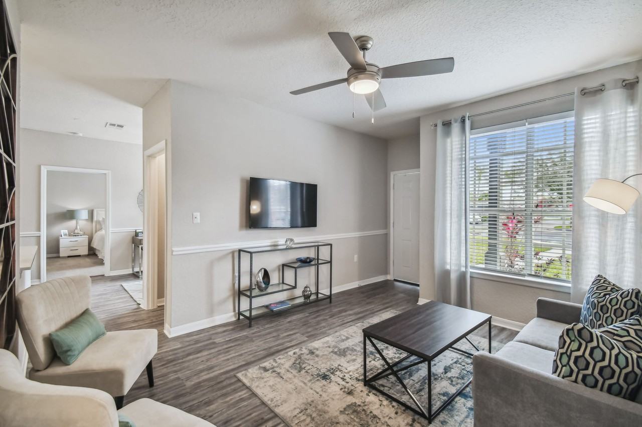 2211 Grand Isle Apartments - Photo 6 of 8