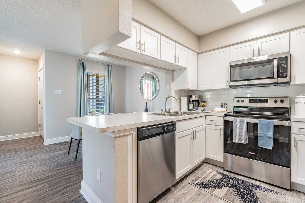 Enclave on East Apartments - Photo 6 of 11