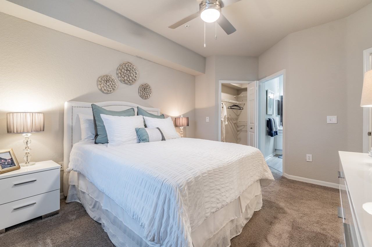 z-103024-Portofino Apartments - Photo 3 of 8