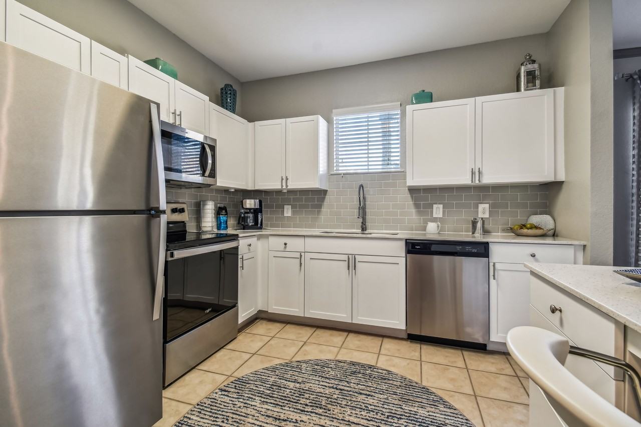 Seasons at Westchase Apartments - Photo 5 of 18