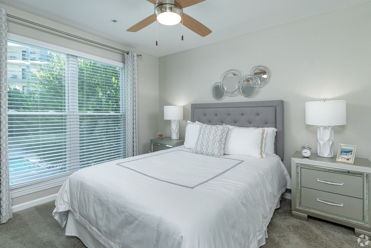 The Stratford Apartments - Photo 6 of 15