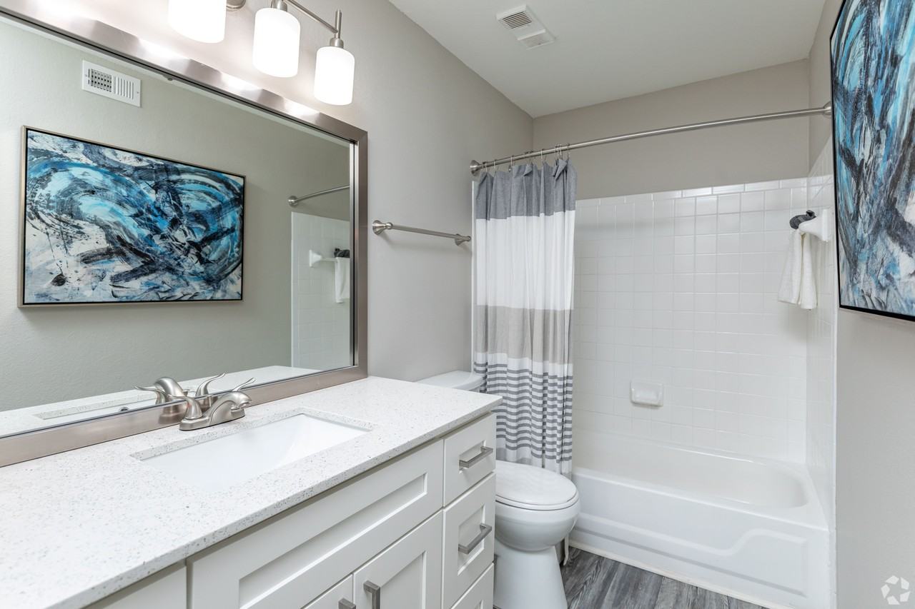 The Stratford Apartments - Photo 7 of 15