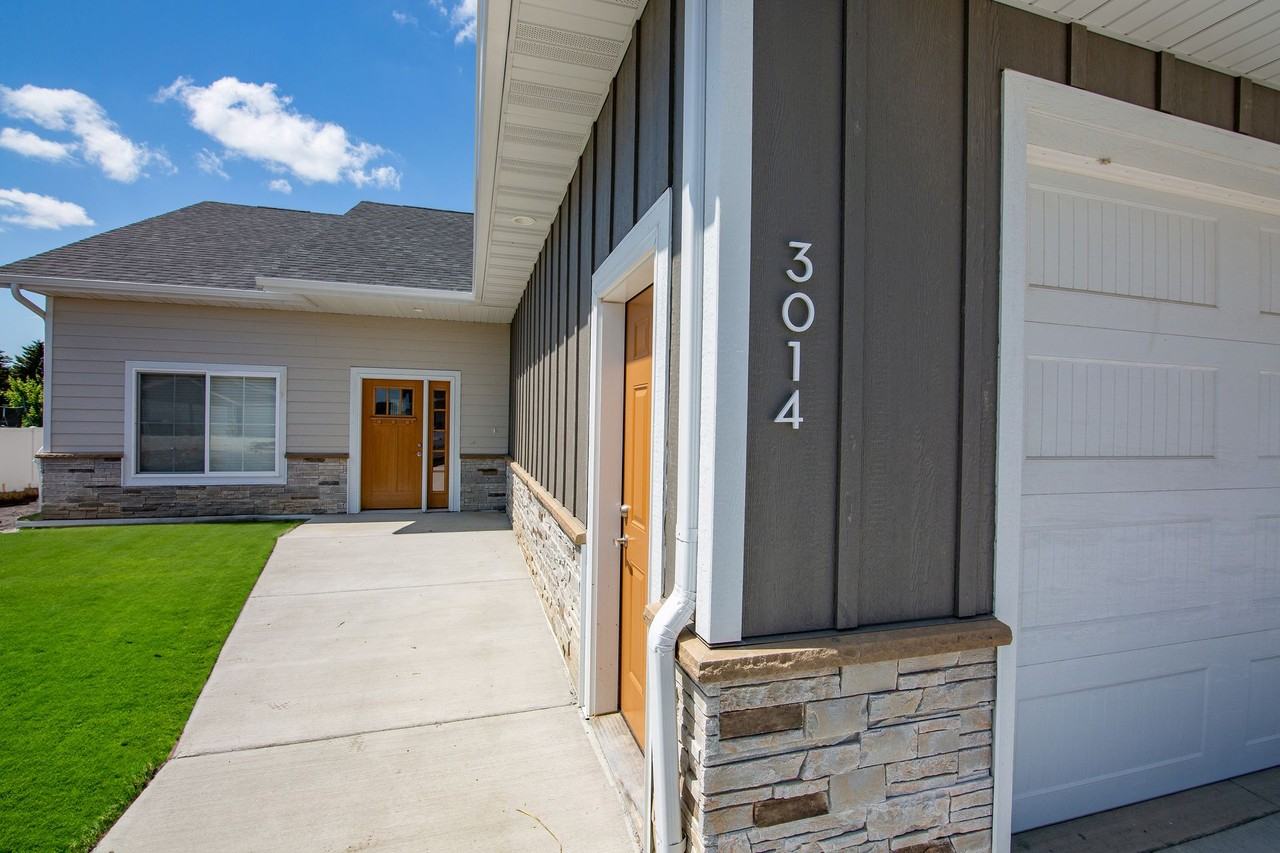 The Earl Luxury Twin Homes Apartments 29063014 Kamrose Drive/2904